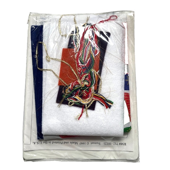 Sunset Jolly Snowman Stocking Felt Applique Stitch & Glue Kit NEW Sealed 1997 - Picture 3 of 3